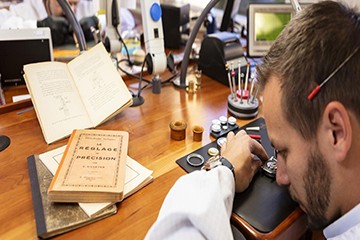 佛山江诗丹顿手表换原装电池